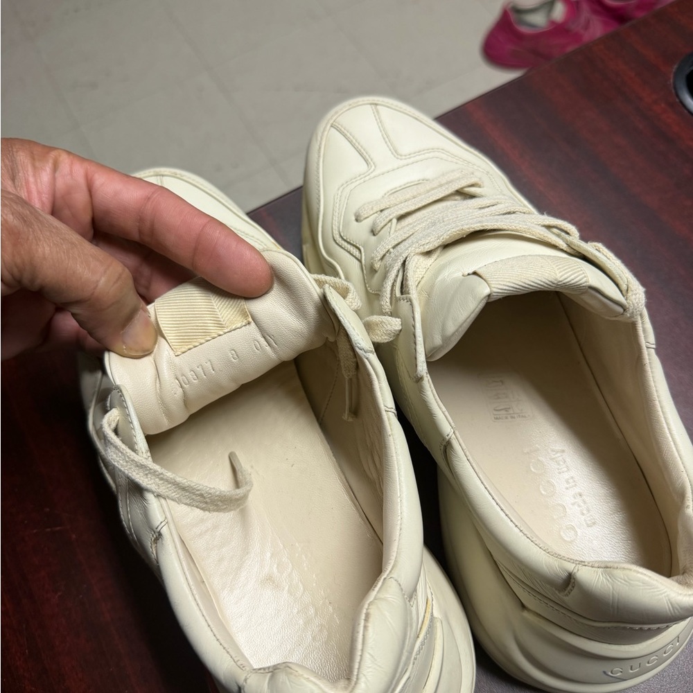 Gucci Beige Sneakers with Red and Green Accents - Picture 5 of 6